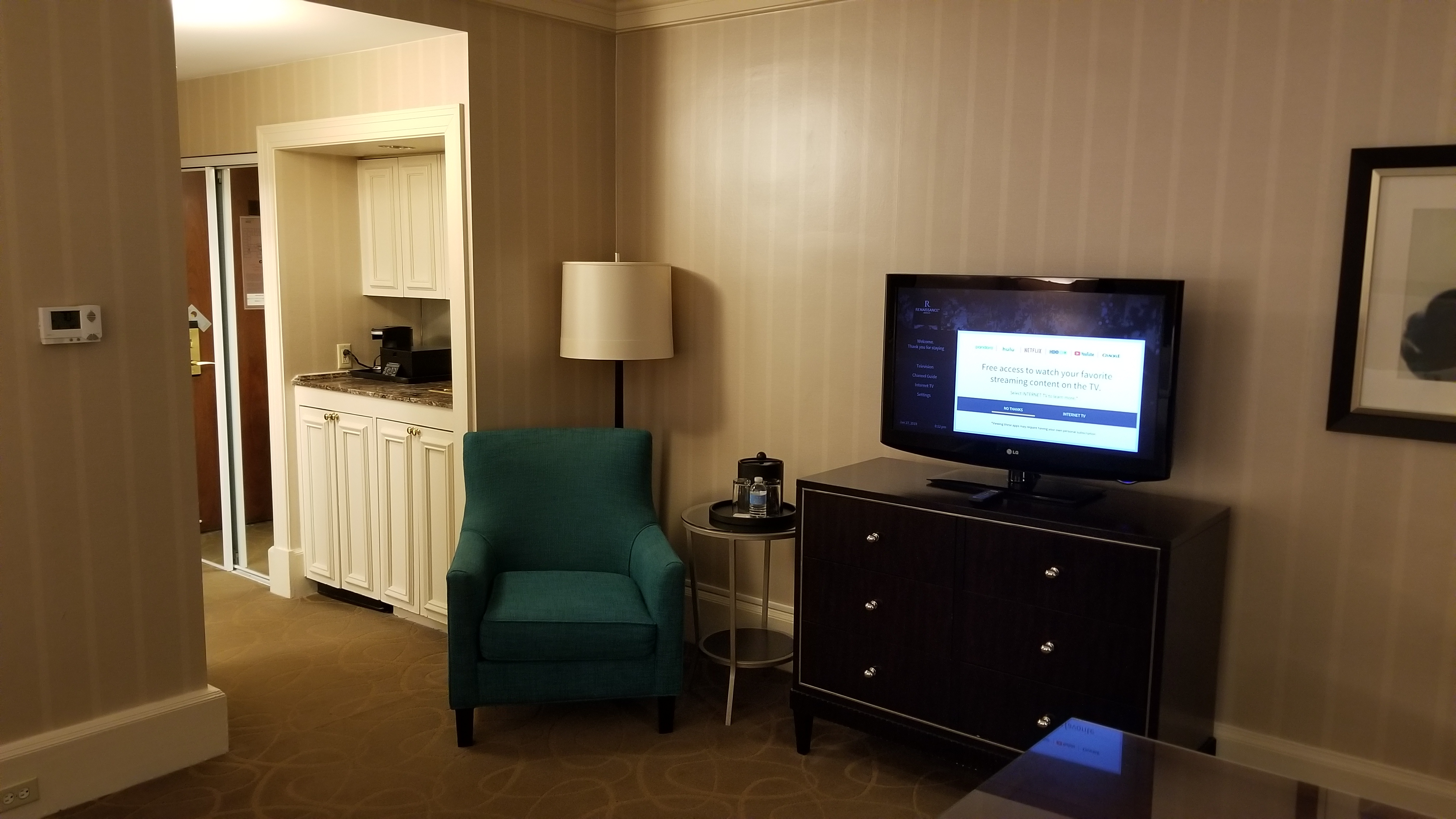 Corner chair with lamp that has no plug